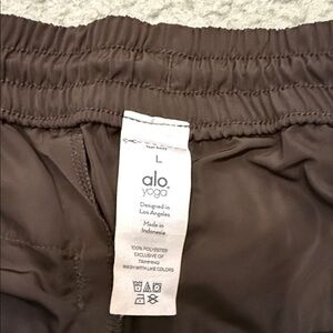 ALO Yoga Chocolate Brown Snap Pants